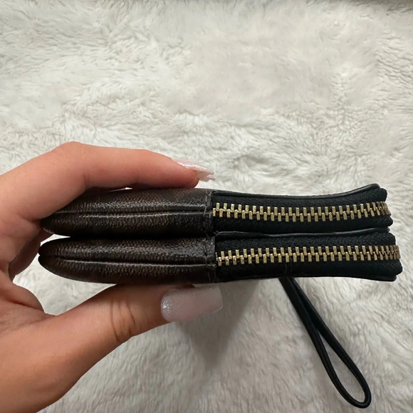 COACH SIGNATURE DOUBLE ZIPPER WRISTLET/ WALLET - Picture 3 of 7
